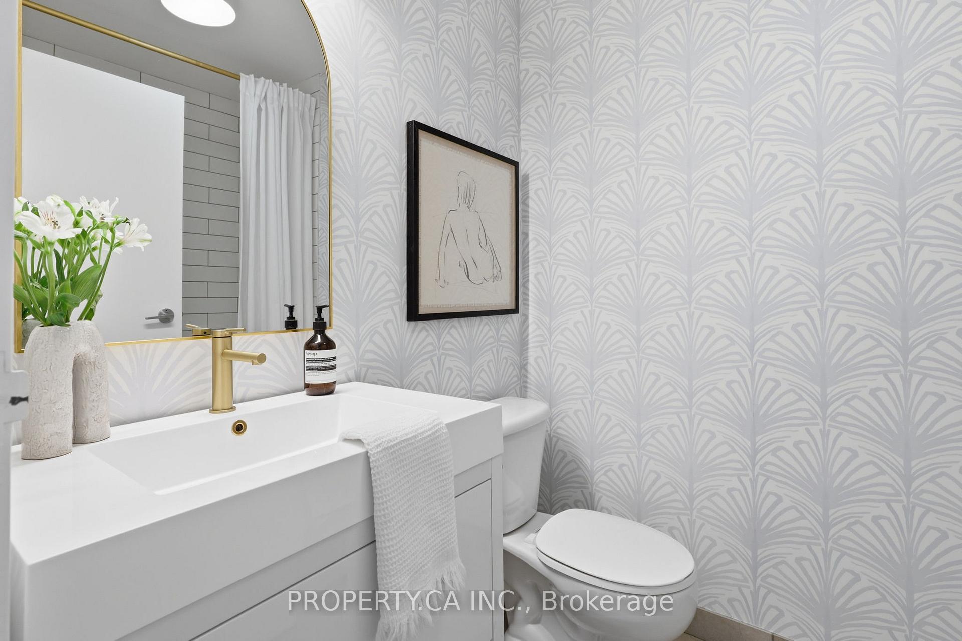 233 Carlaw Avenue 804