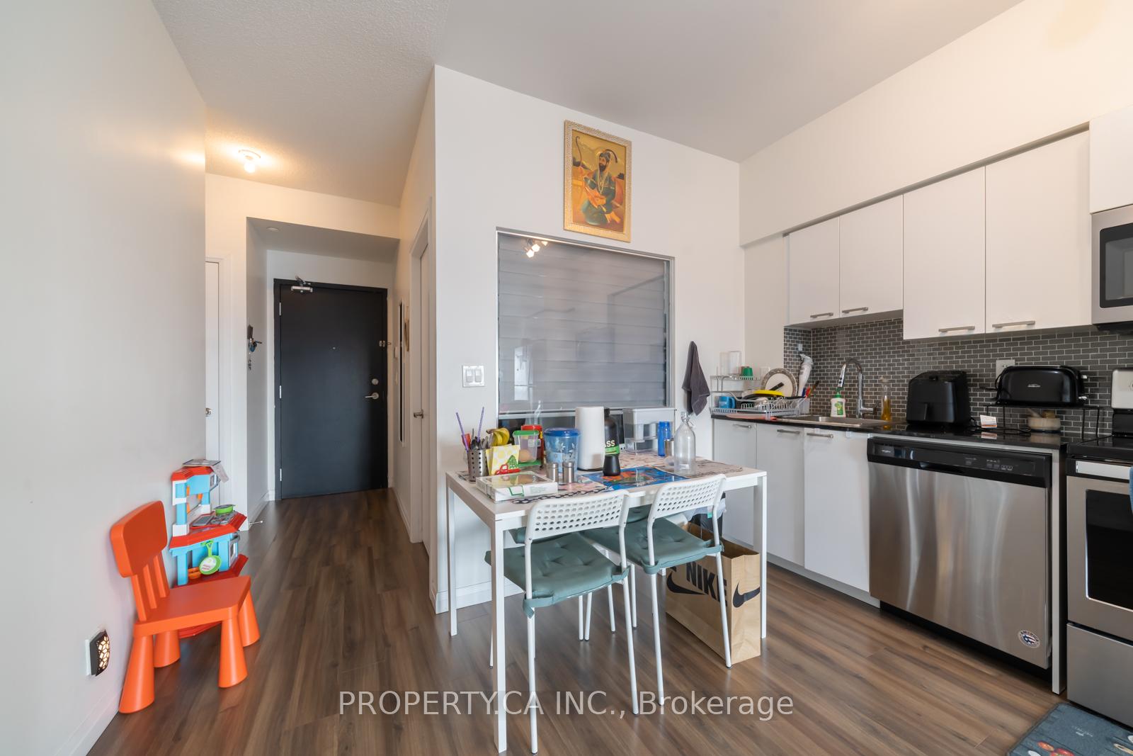 2150 Lawrence Avenue E 906