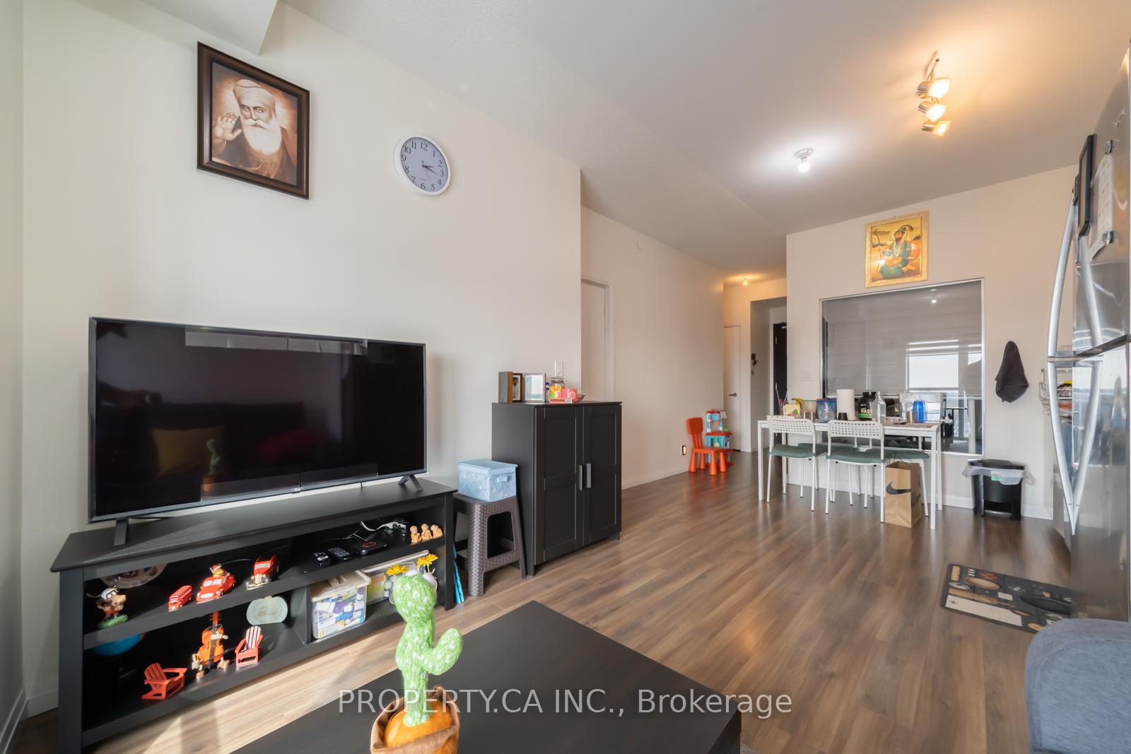 2150 Lawrence Avenue E 906