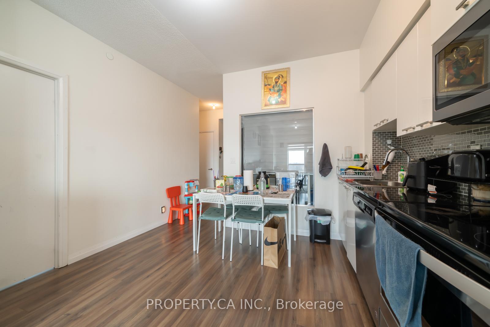 2150 Lawrence Avenue E 906