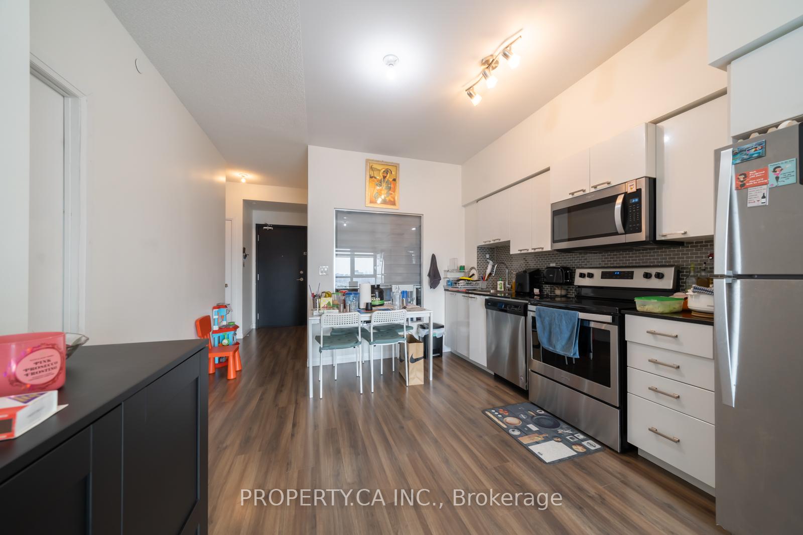 2150 Lawrence Avenue E 906