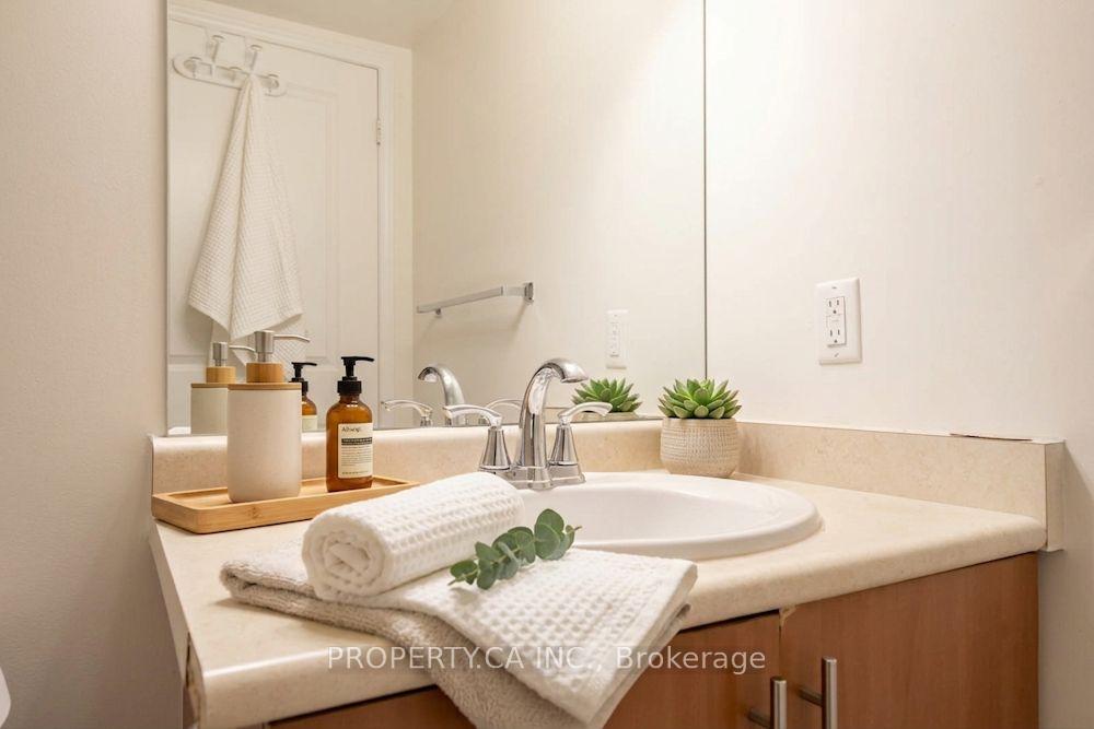 8 Rosebank Drive 9H, Toronto Unit: 9H