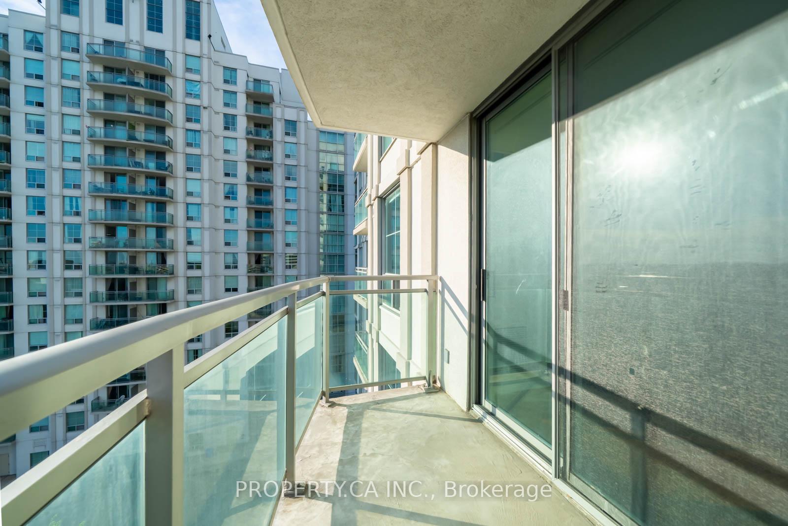 8 Rosebank Drive 9H, Toronto Unit: 9H