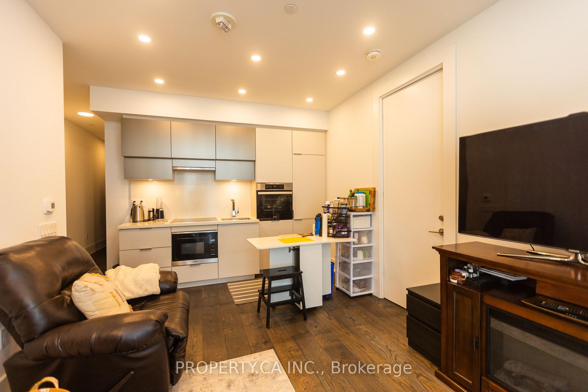 39 Roehampton Avenue 4304, Toronto Unit: 4304
