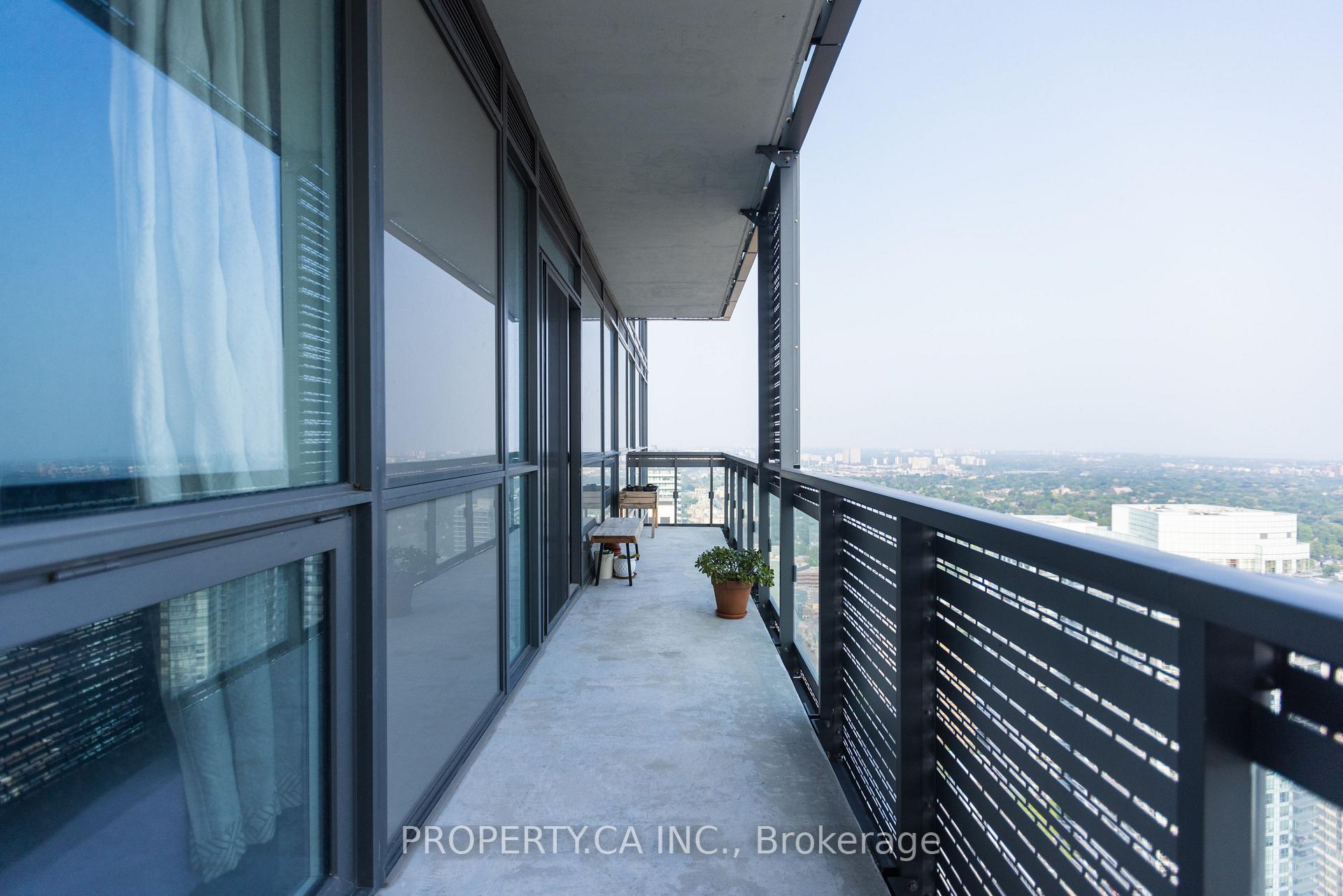 39 Roehampton Avenue 4304, Toronto Unit: 4304