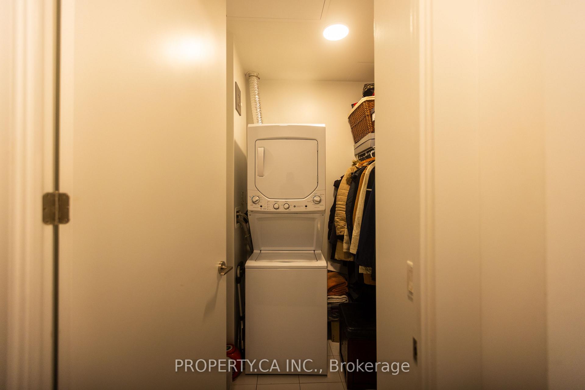 39 Roehampton Avenue 4304, Toronto Unit: 4304