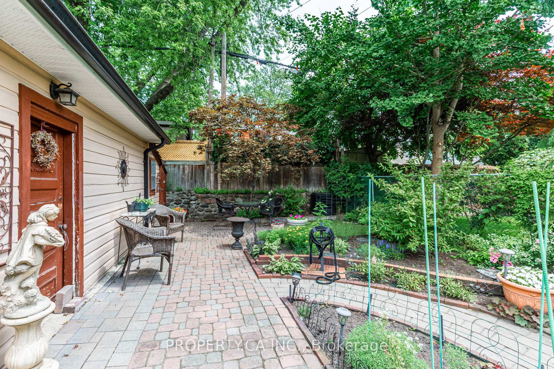 131 Gillard Avenue Upper, Toronto Unit: Upper