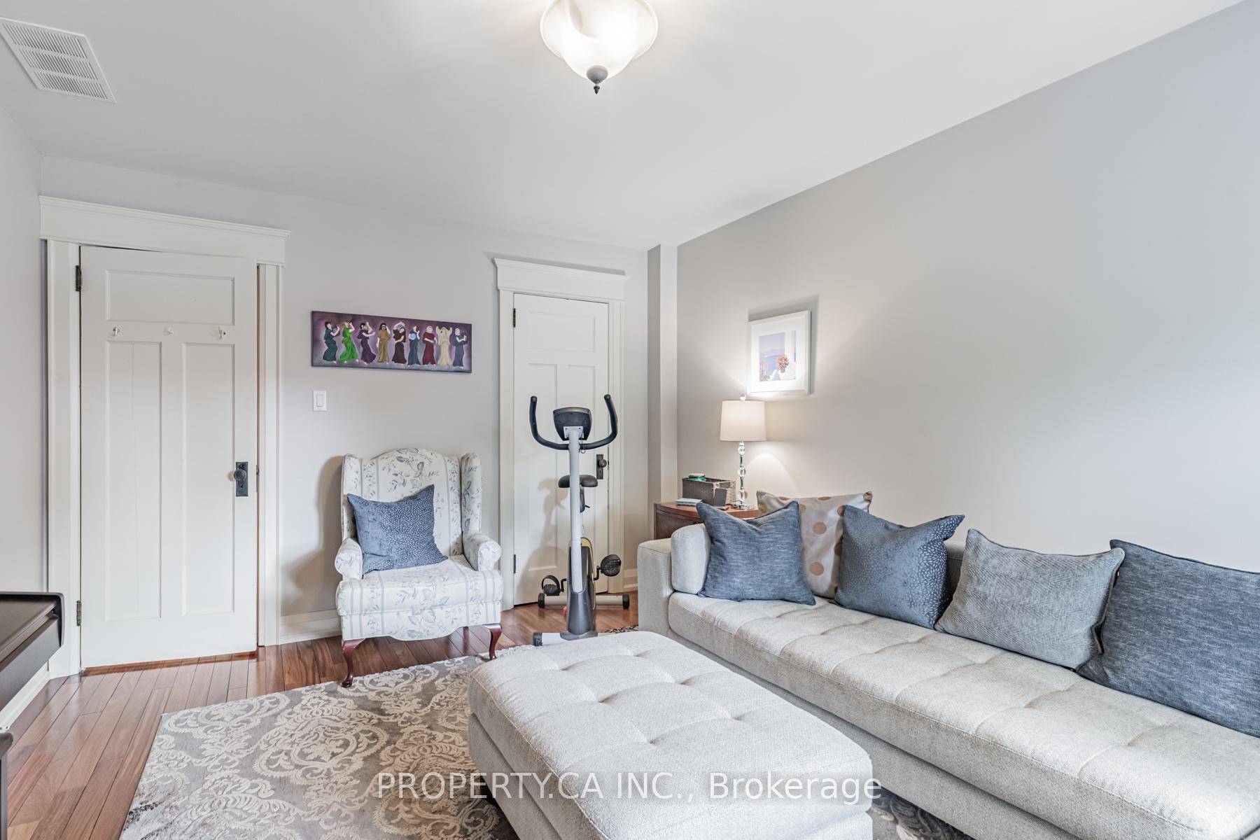 131 Gillard Avenue Upper, Toronto Unit: Upper