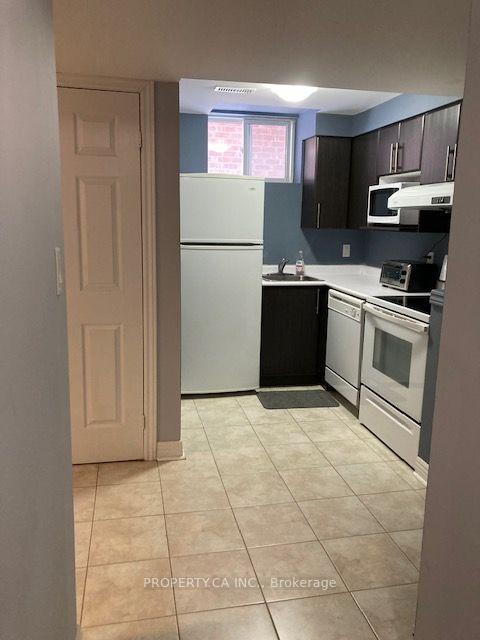2194 Wildwood Crescent E Lower A