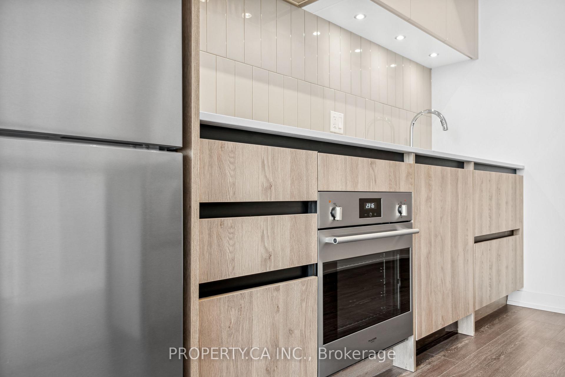 7950 Bathurst Street 2405