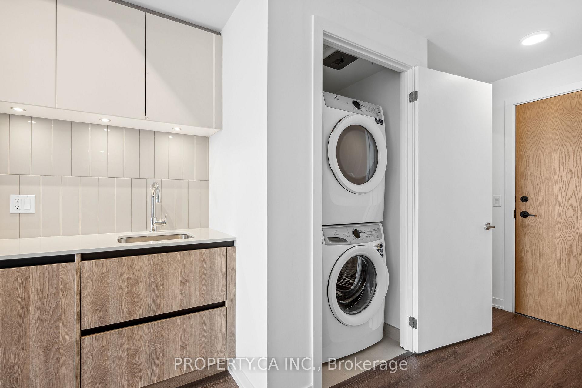 7950 Bathurst Street 2405