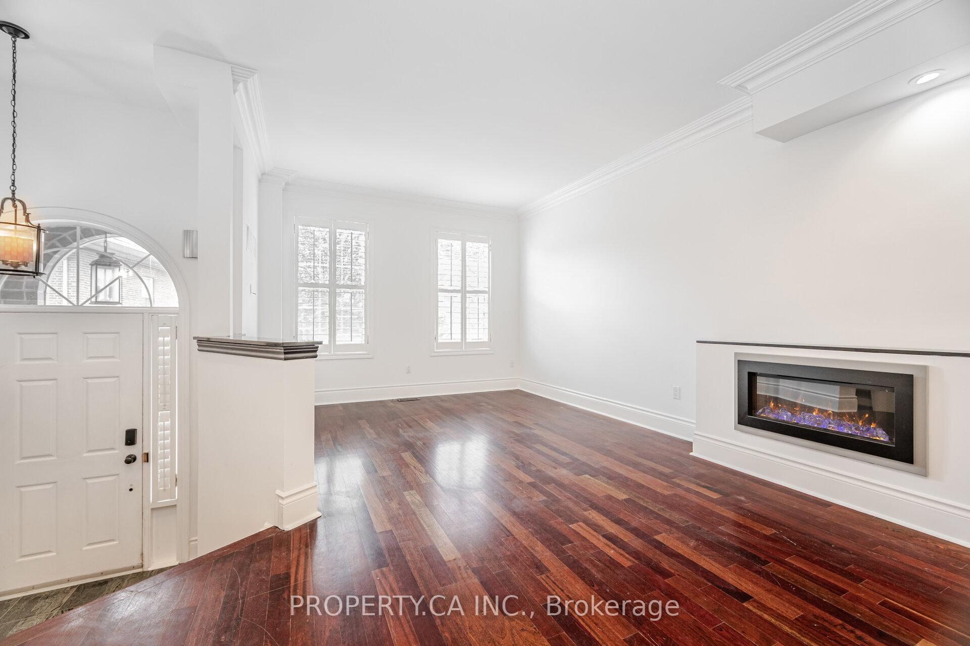 8038 Yonge Street 25