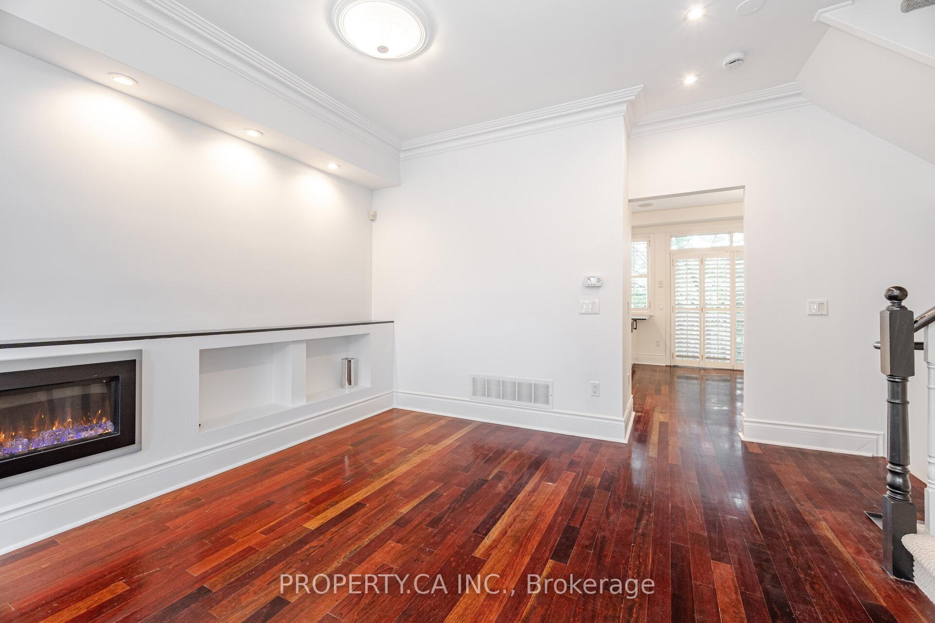 8038 Yonge Street 25