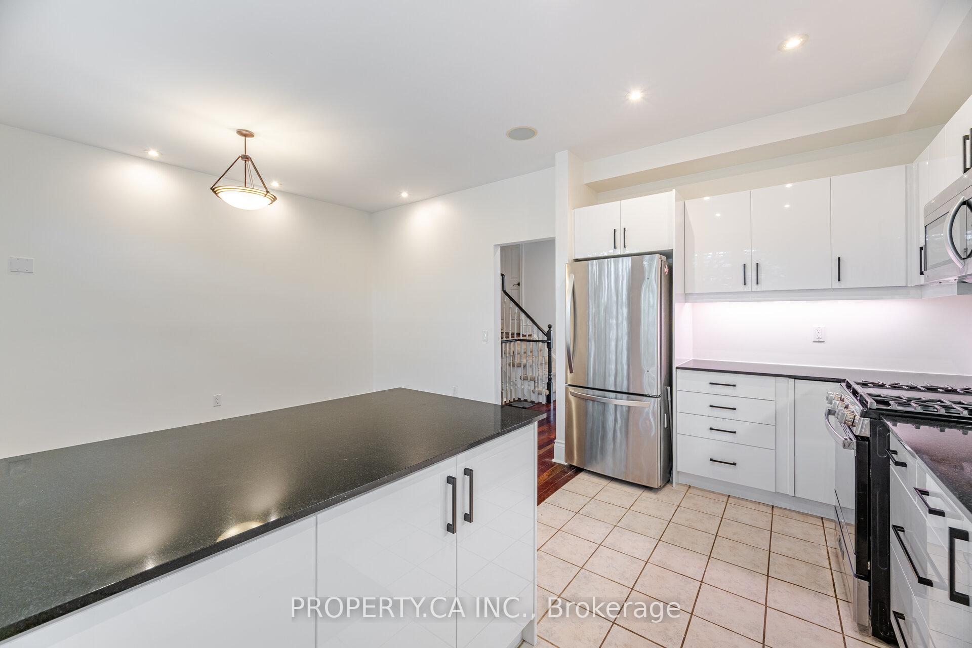 8038 Yonge Street 25