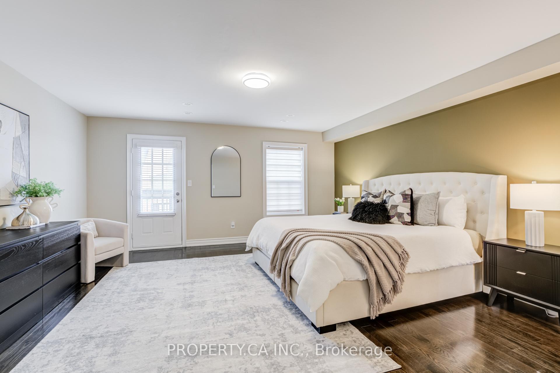 10060 Keele Street 16