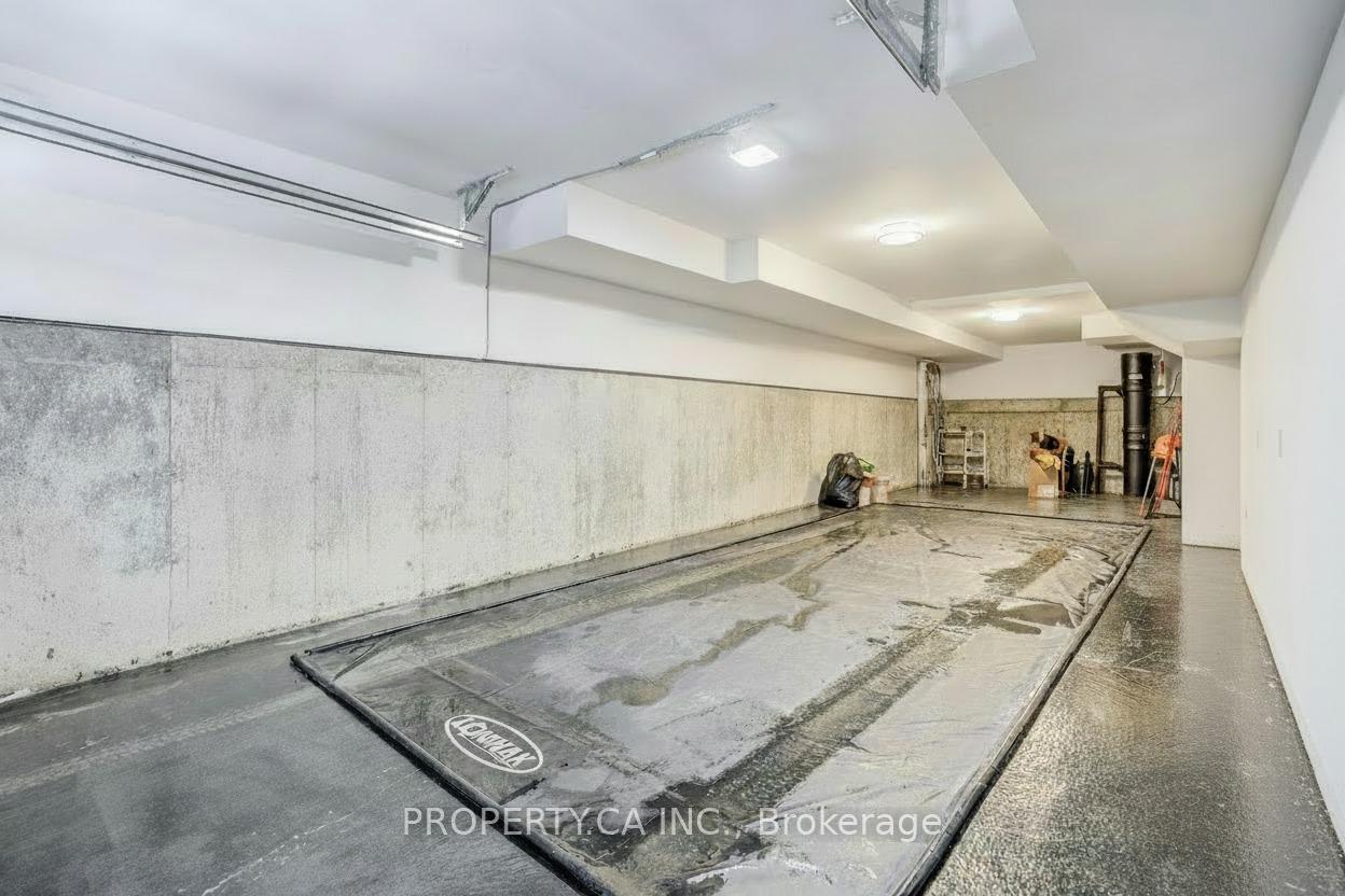 10060 Keele Street 16