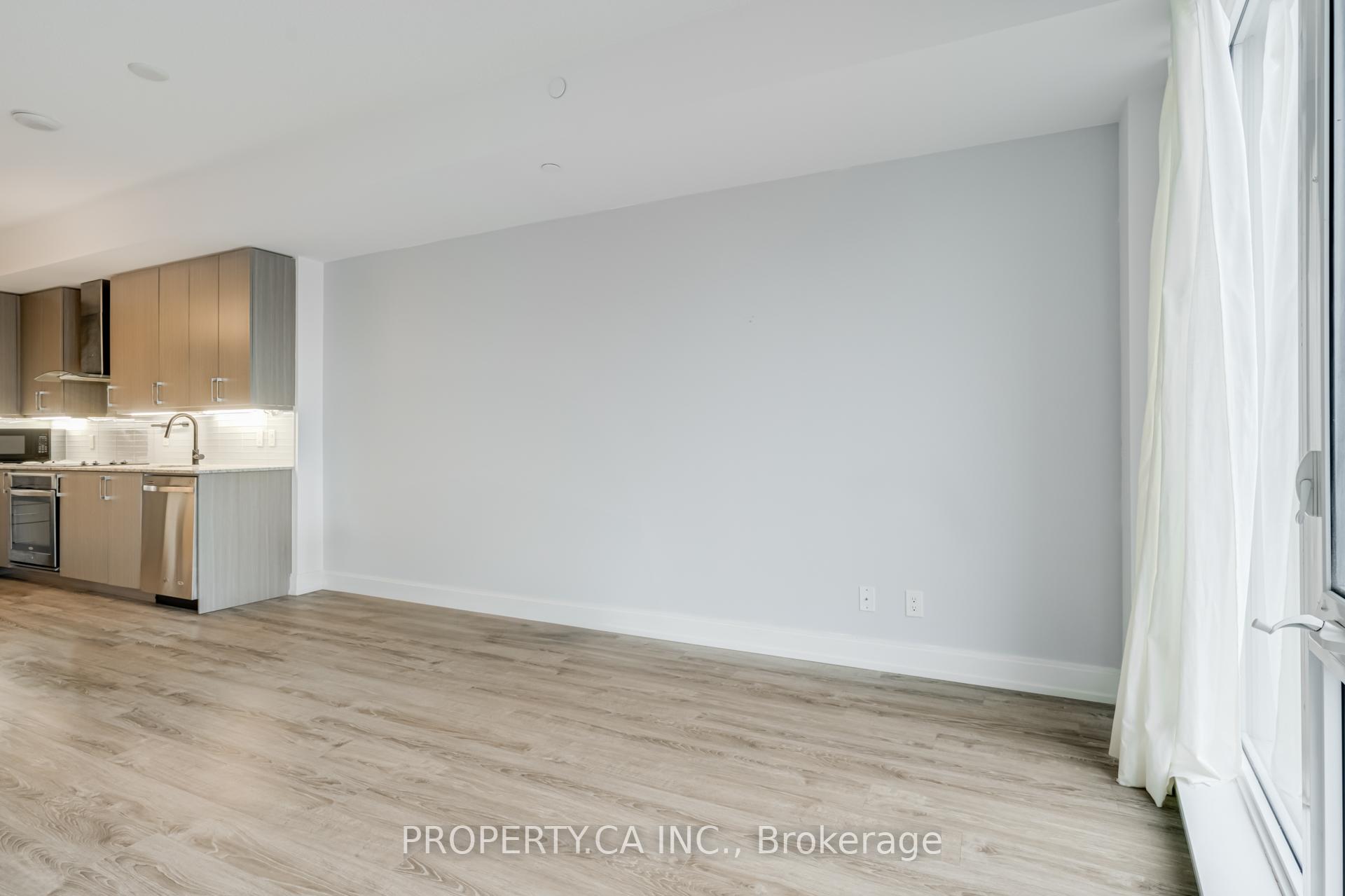 9600 Yonge Street 305B