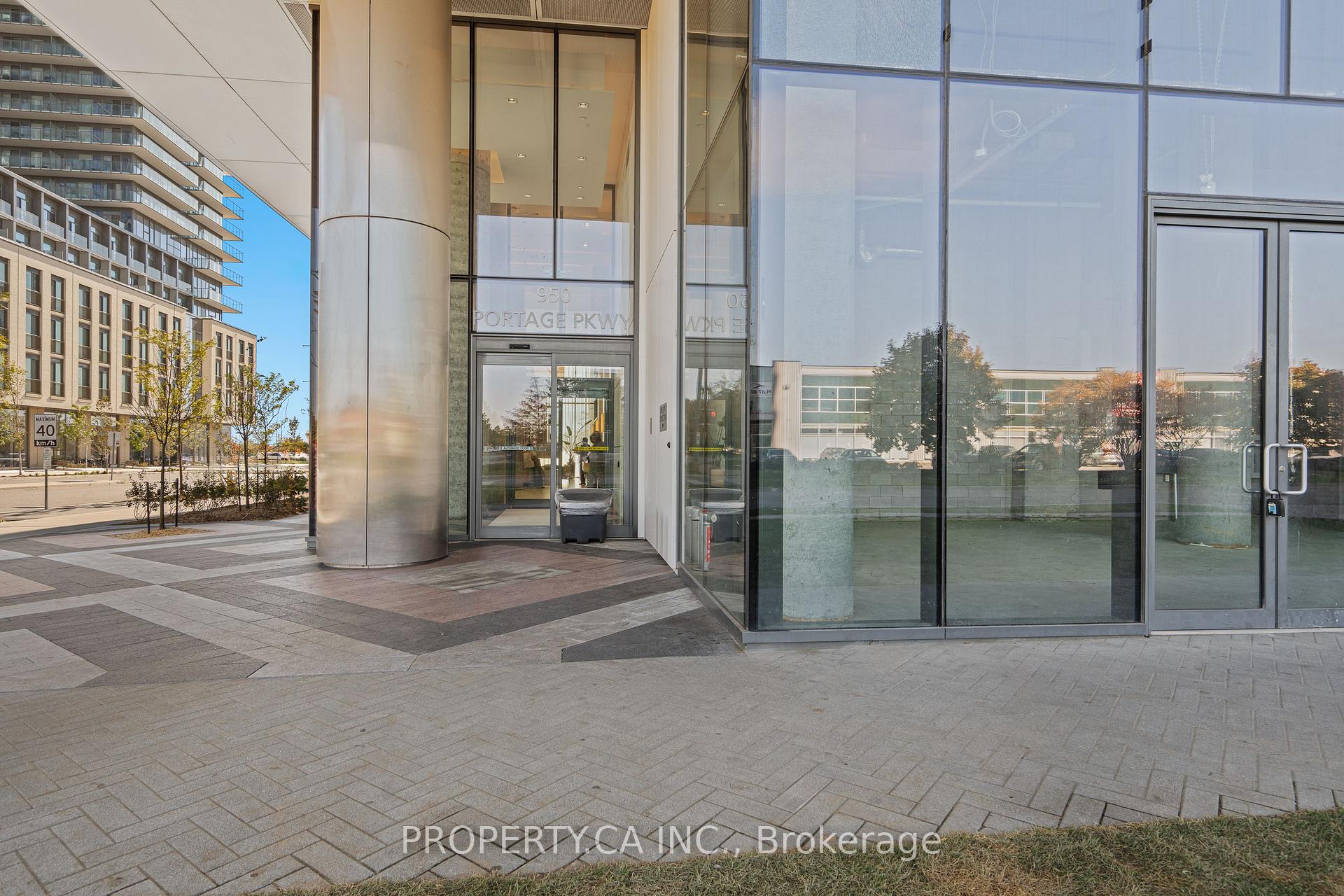 950 Portage Parkway 4915