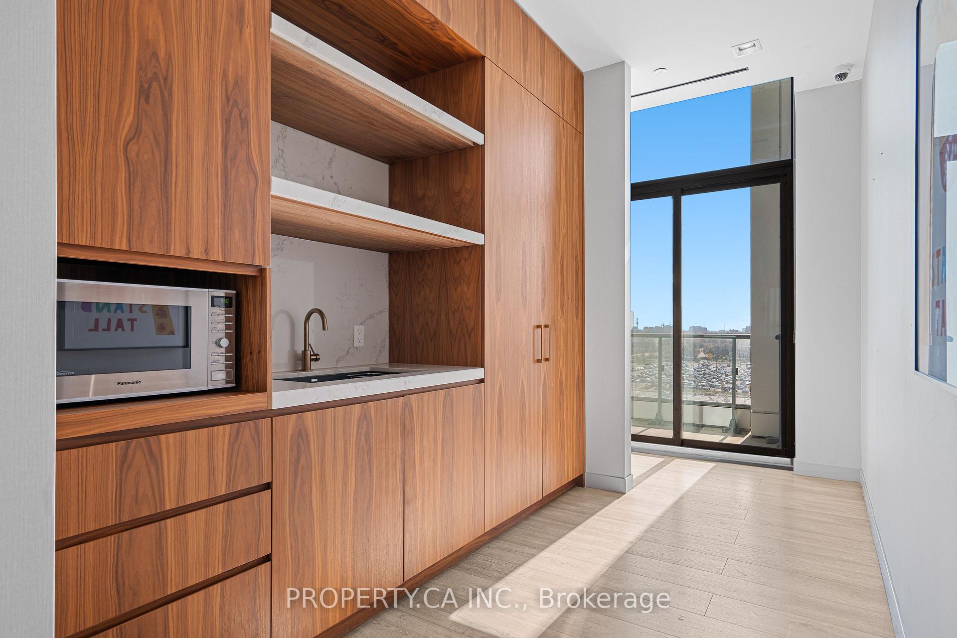 950 Portage Parkway 4915