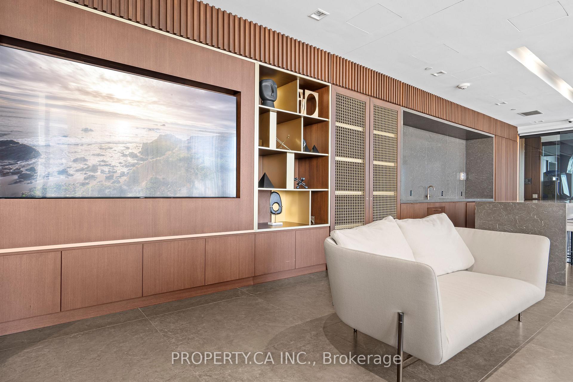 950 Portage Parkway 4915