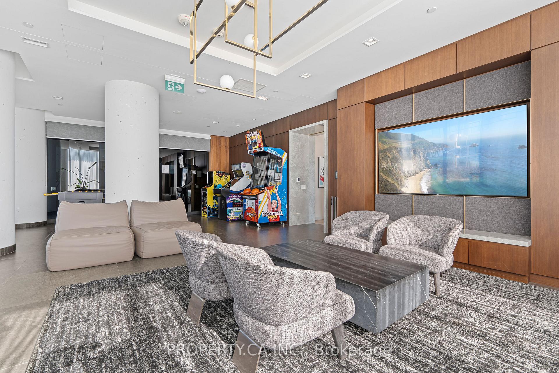 950 Portage Parkway 4915