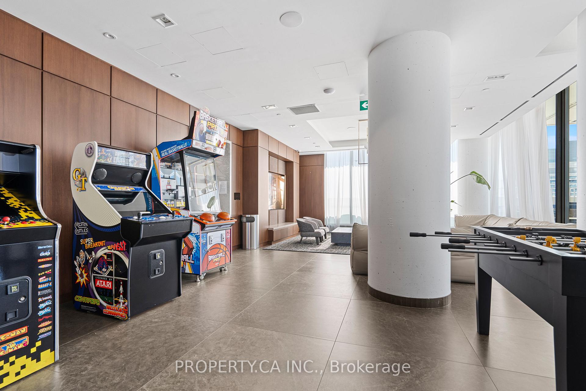 950 Portage Parkway 4915