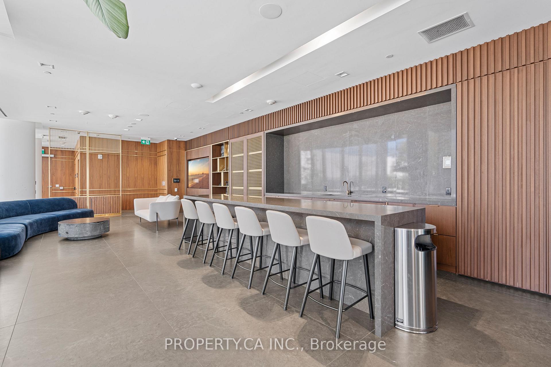 950 Portage Parkway 4915