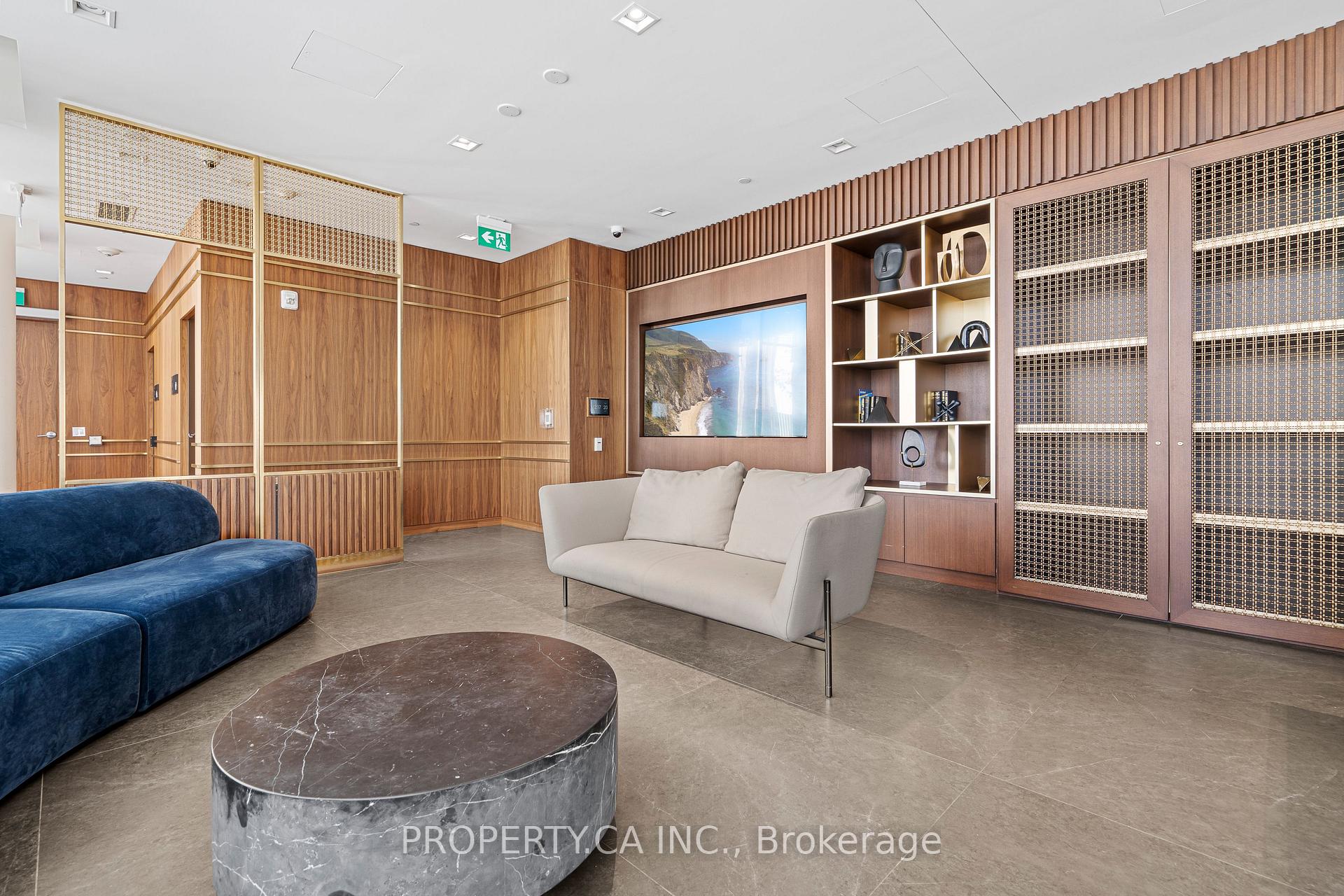 950 Portage Parkway 4915