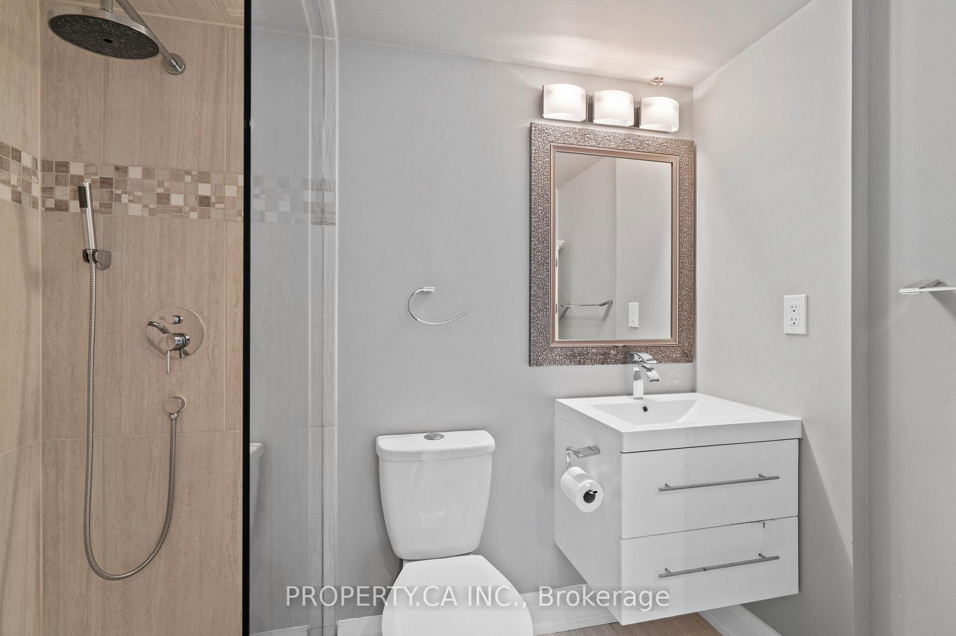 7601 Bathurst Street 101