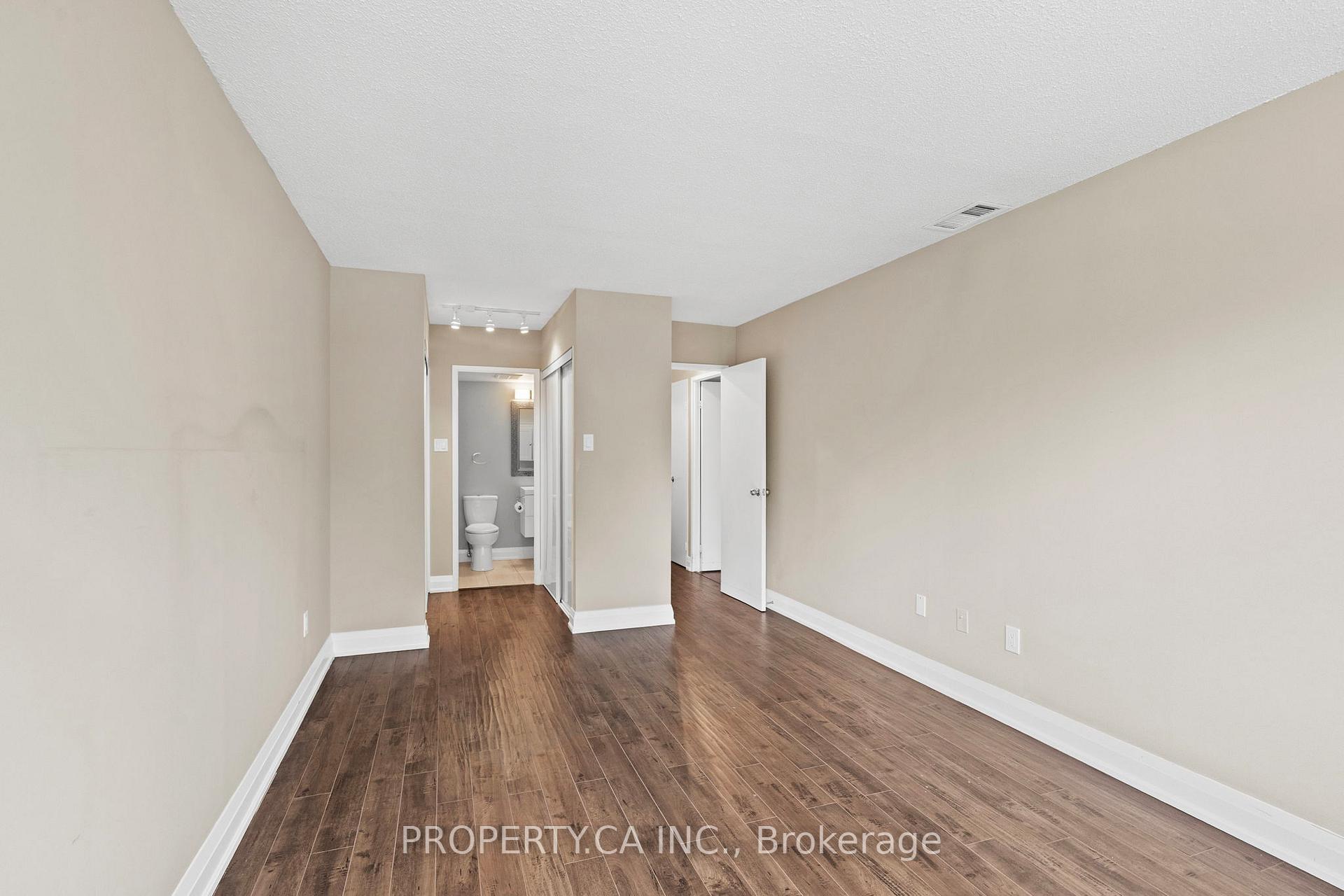 7601 Bathurst Street 101