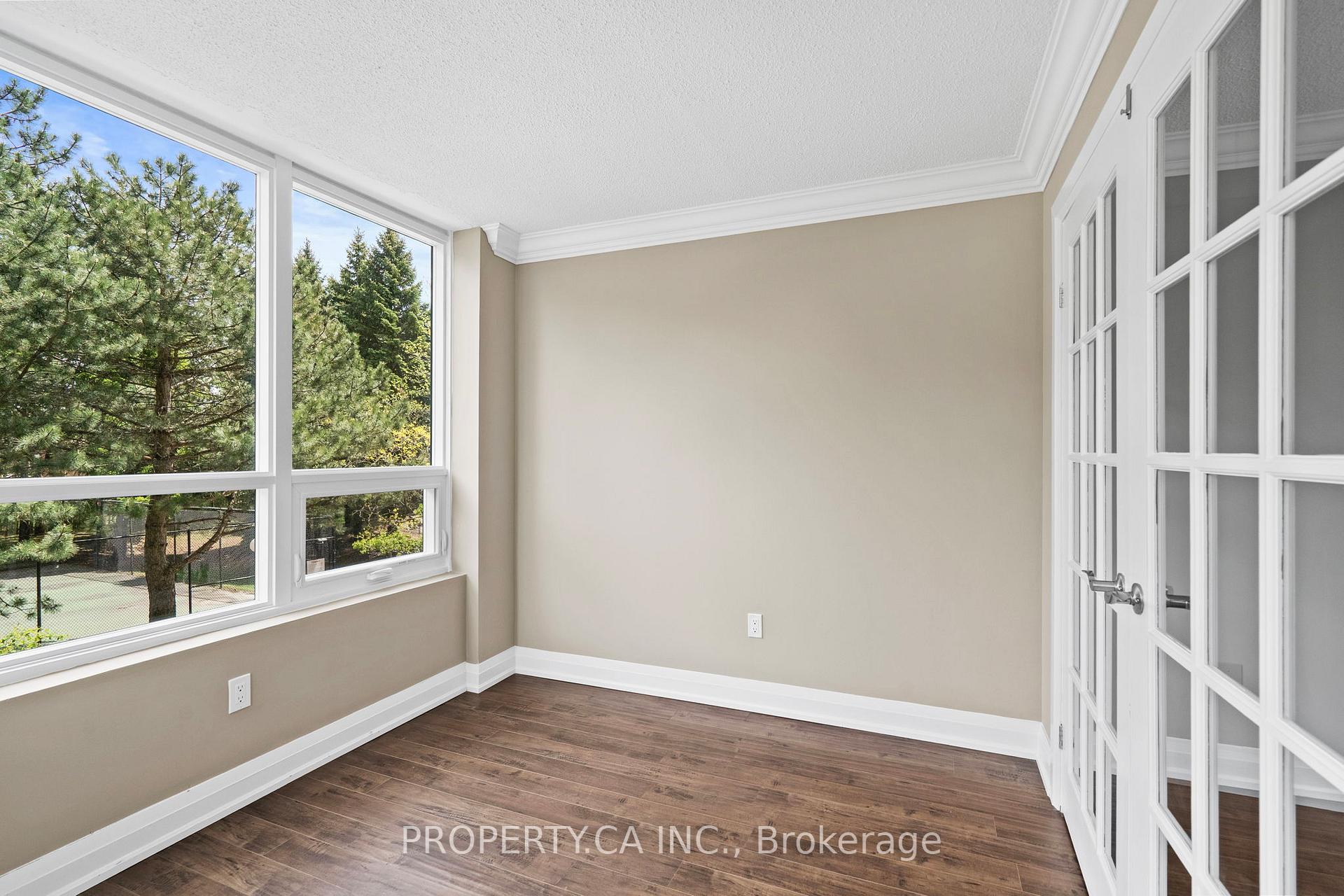 7601 Bathurst Street 101