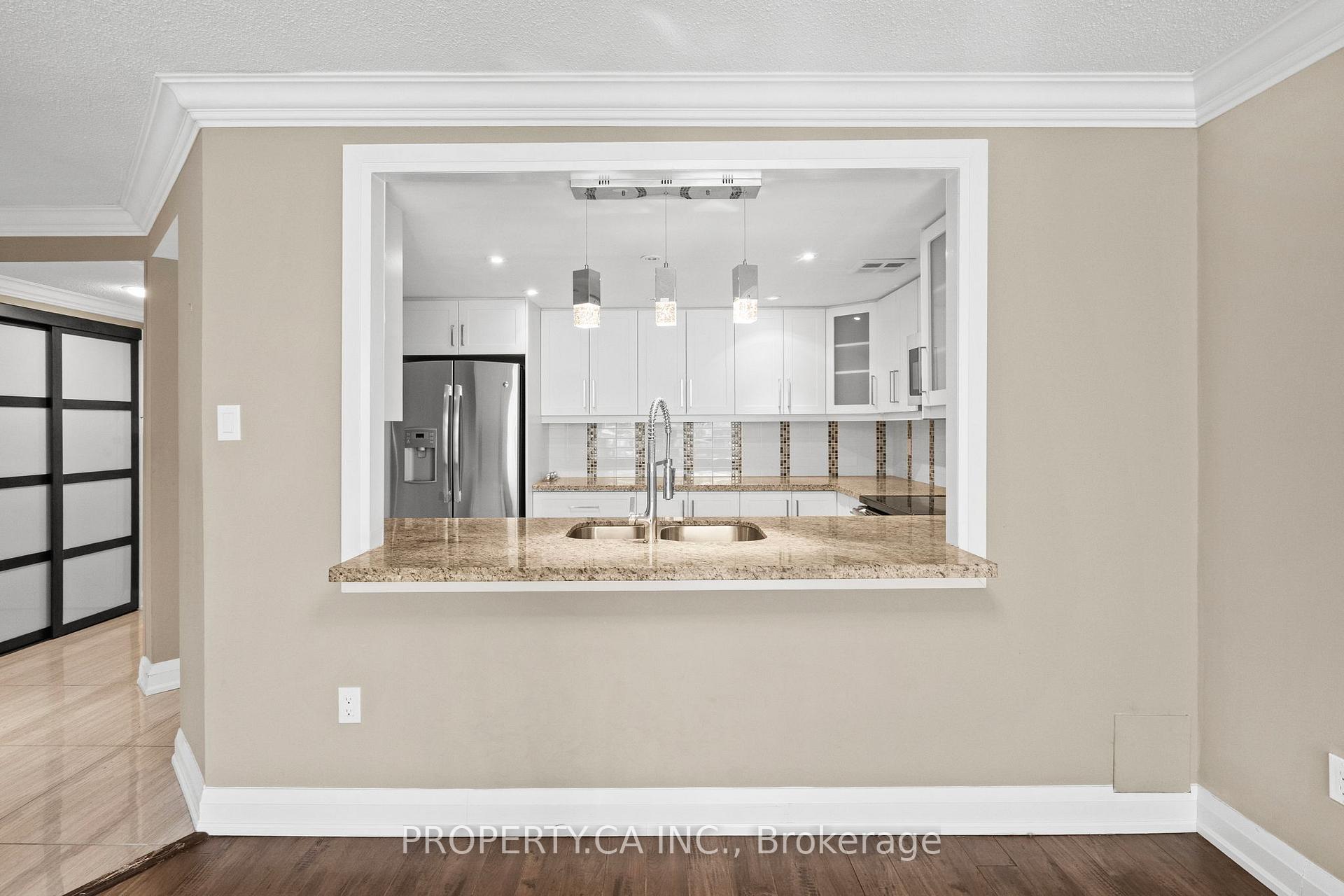 7601 Bathurst Street 101