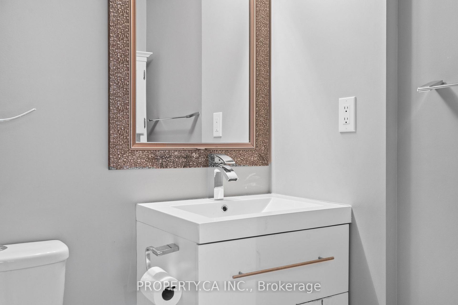7601 Bathurst Street 101
