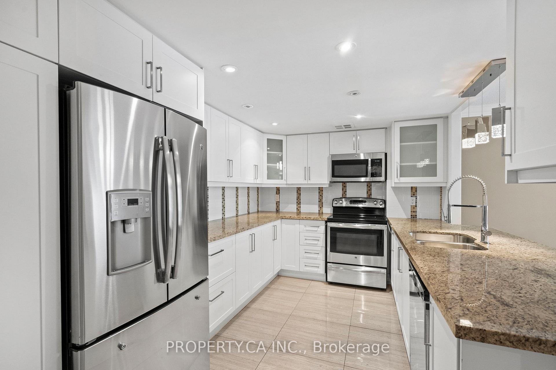 7601 Bathurst Street 101