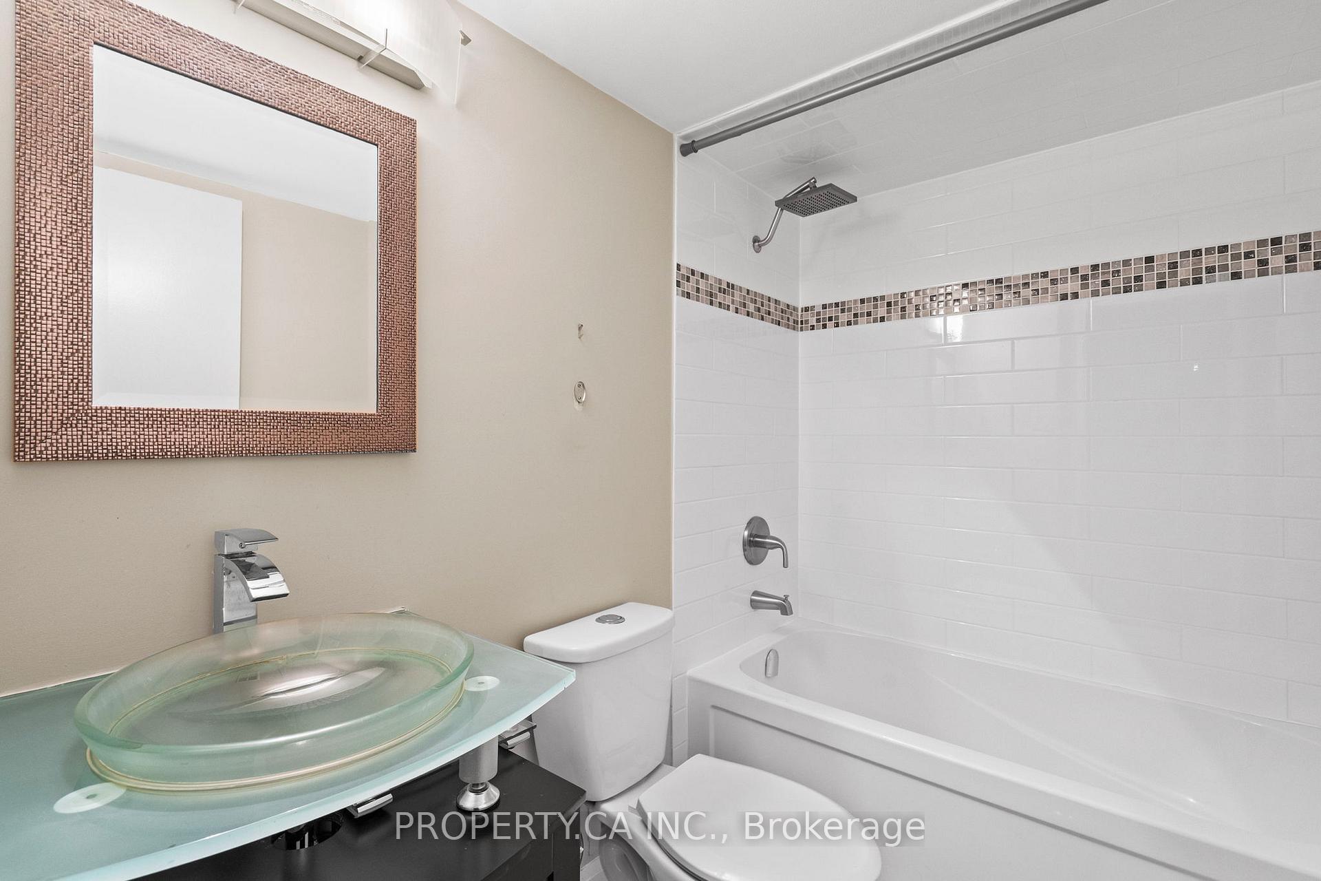 7601 Bathurst Street 101