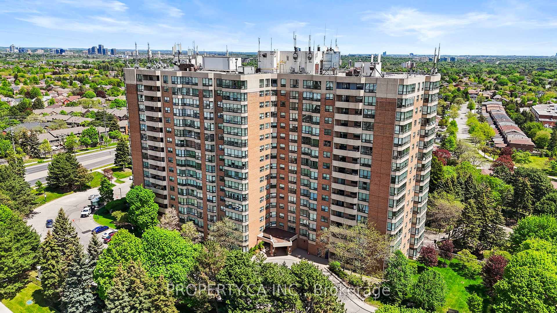 7601 Bathurst Street 101