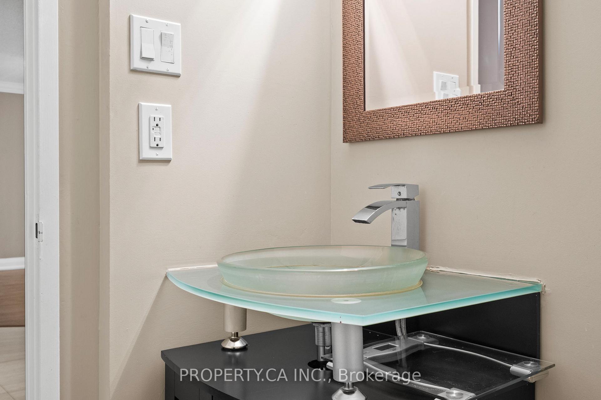 7601 Bathurst Street 101