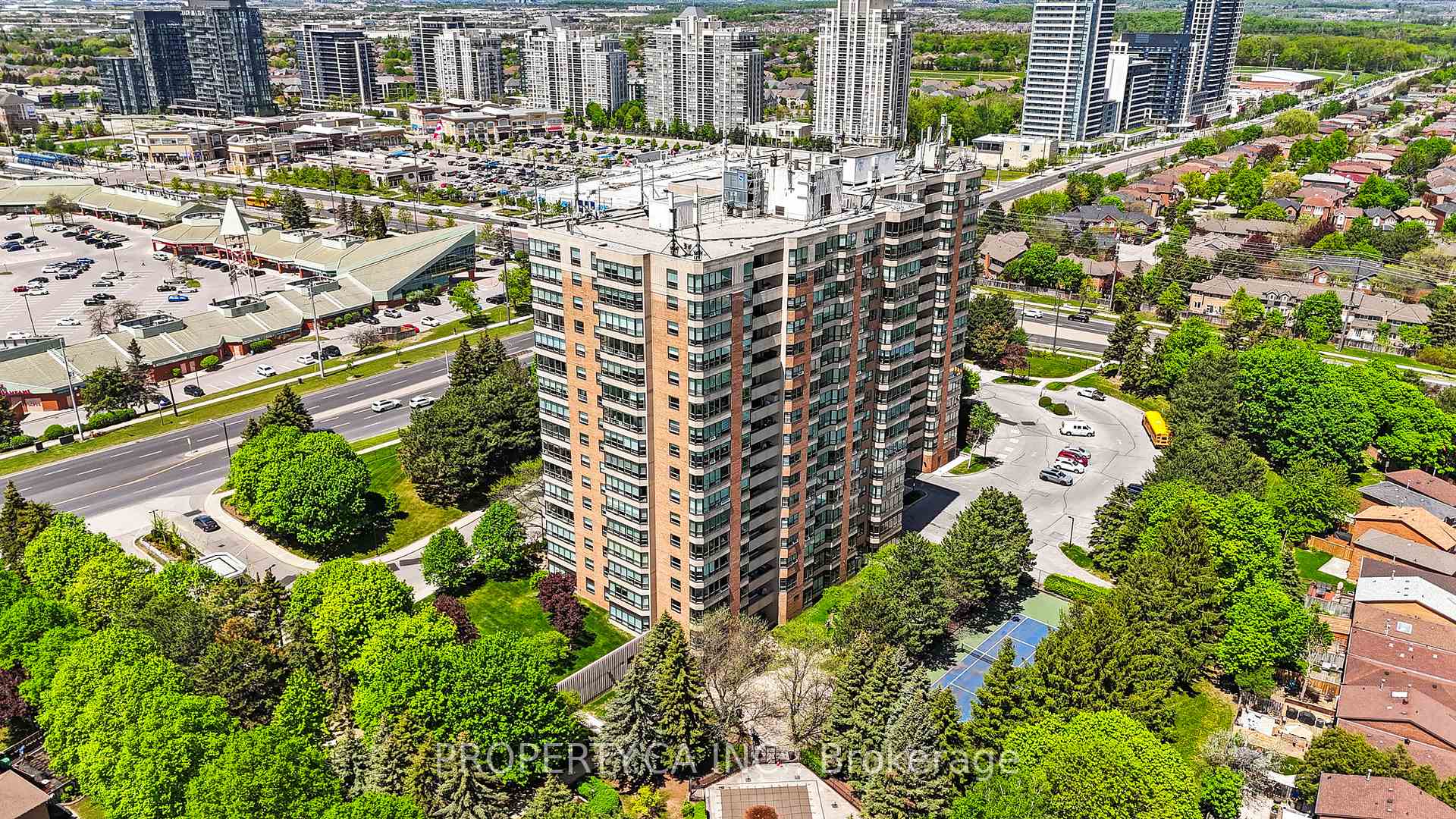 7601 Bathurst Street 101