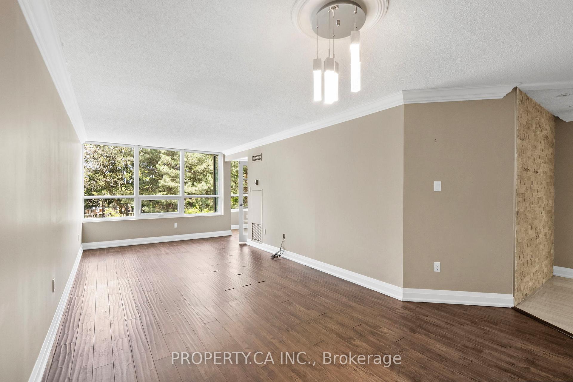 7601 Bathurst Street 101