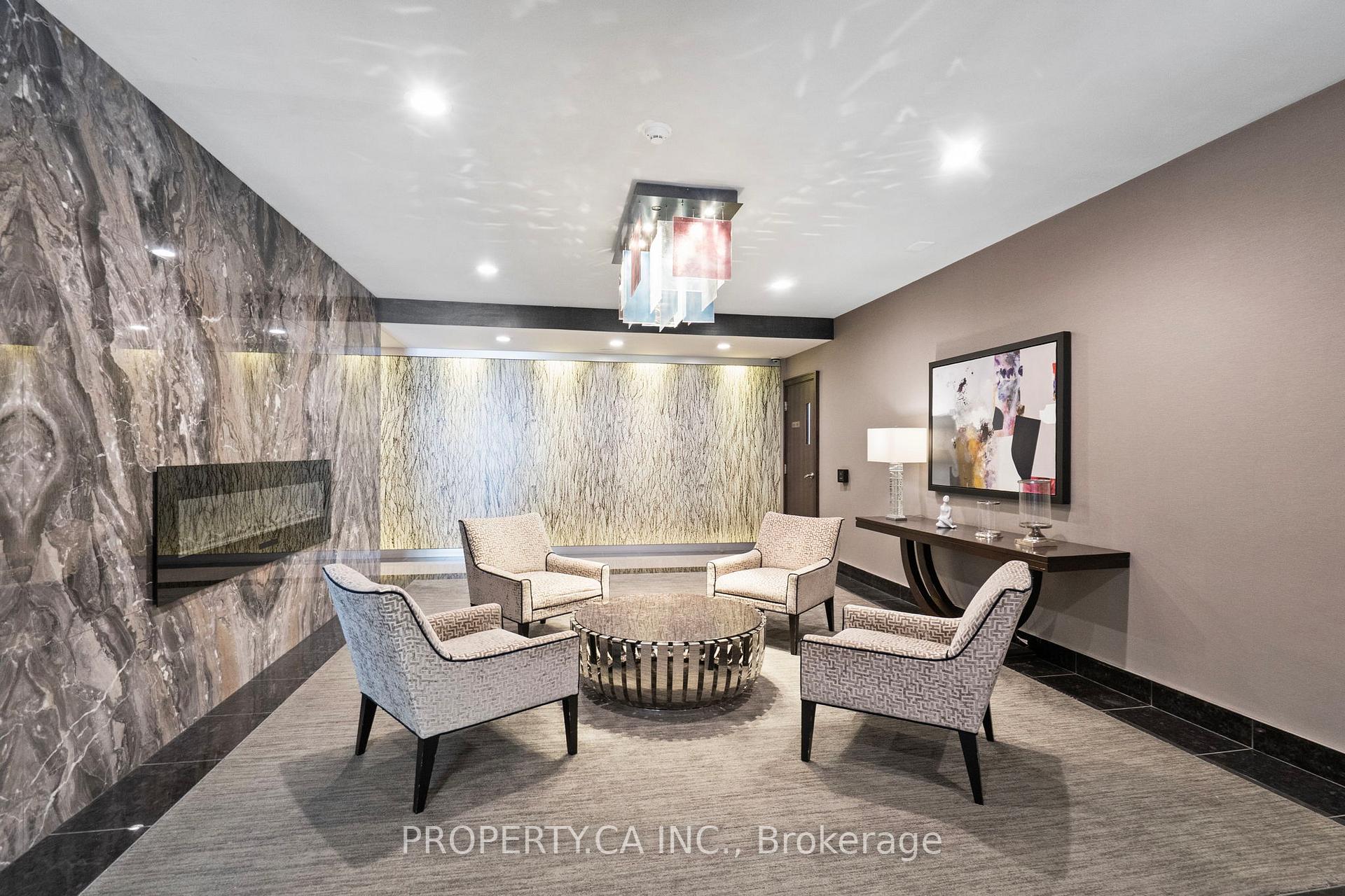 7601 Bathurst Street 101