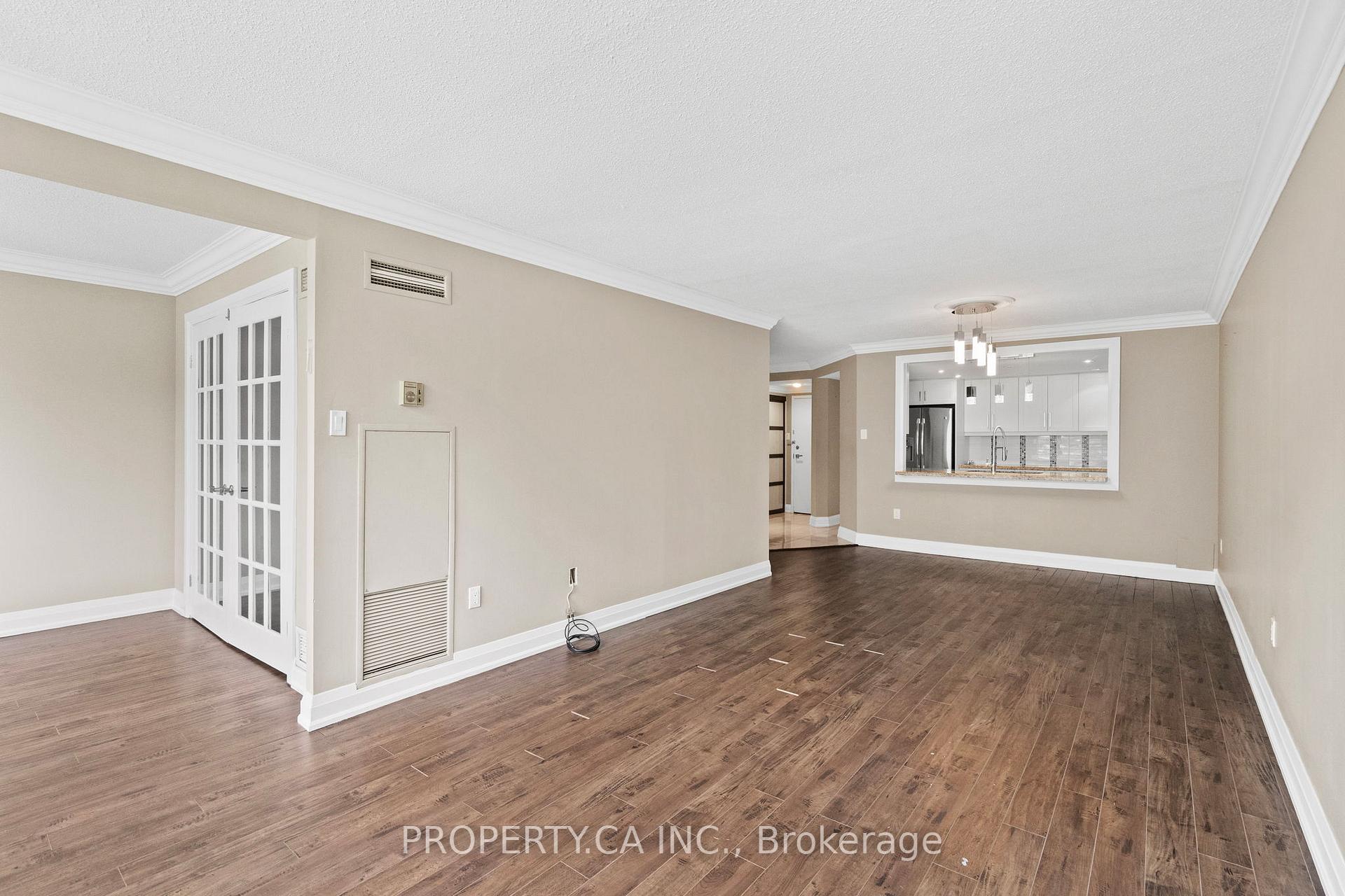 7601 Bathurst Street 101