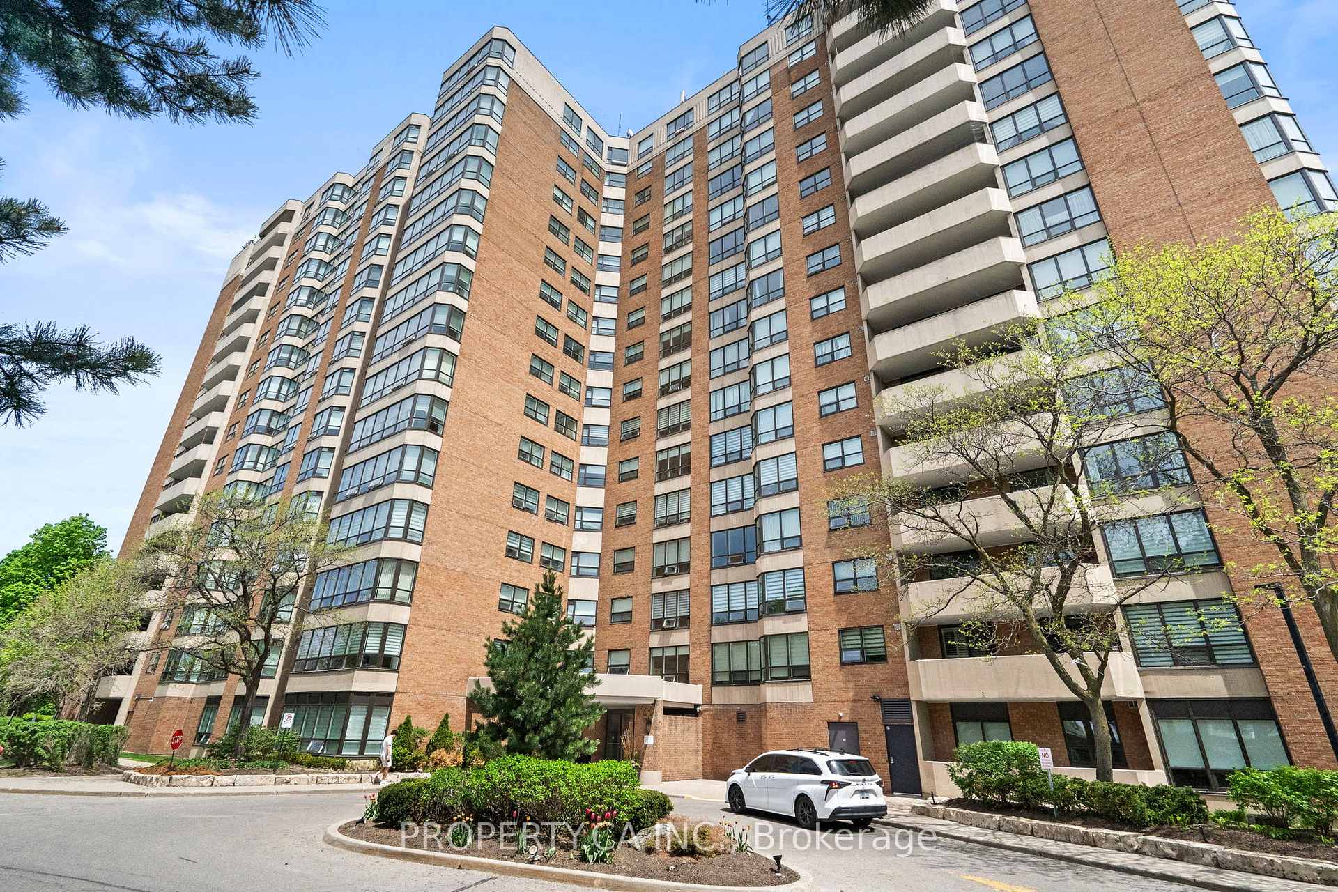 7601 Bathurst Street 101