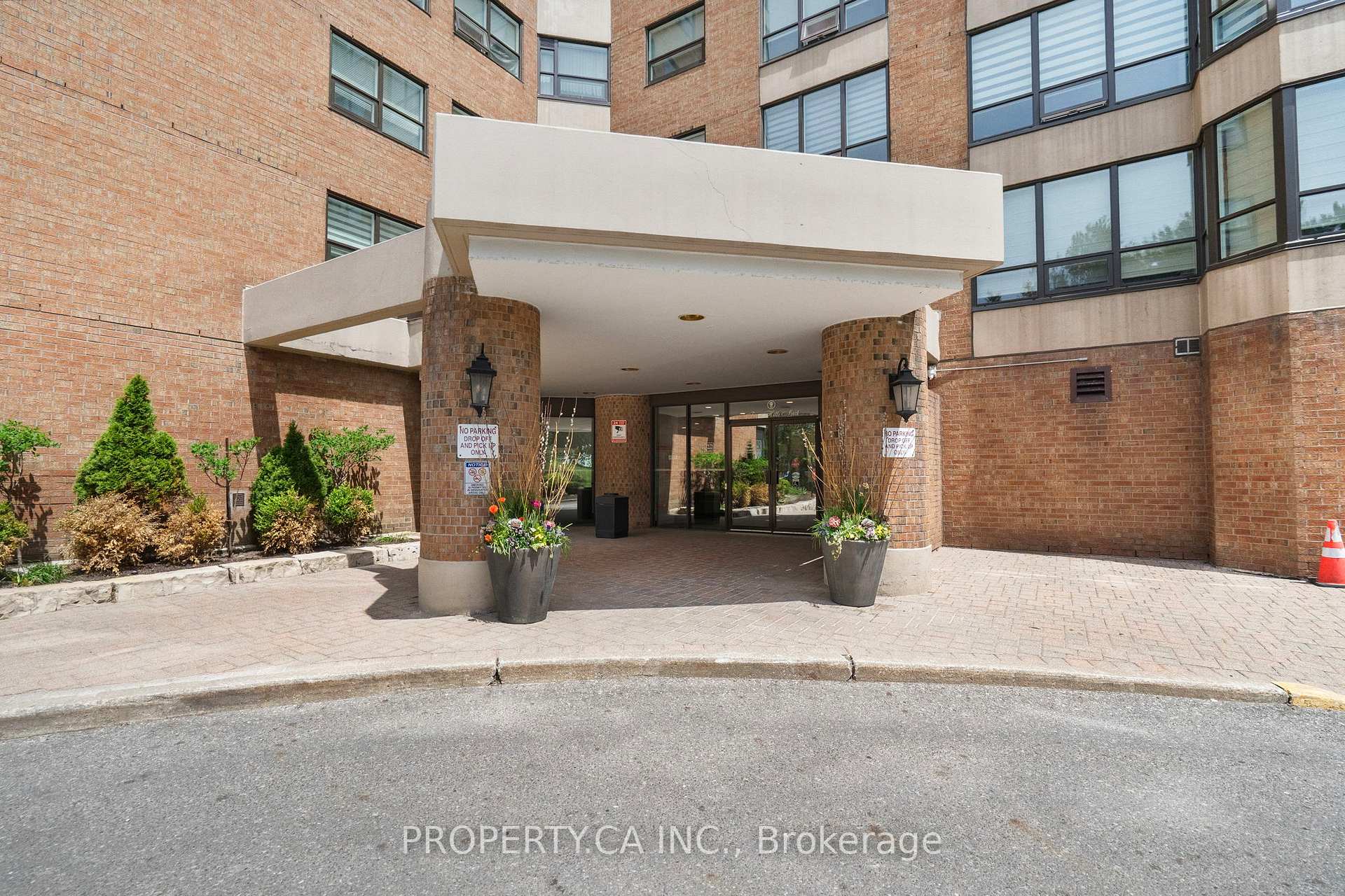 7601 Bathurst Street 101