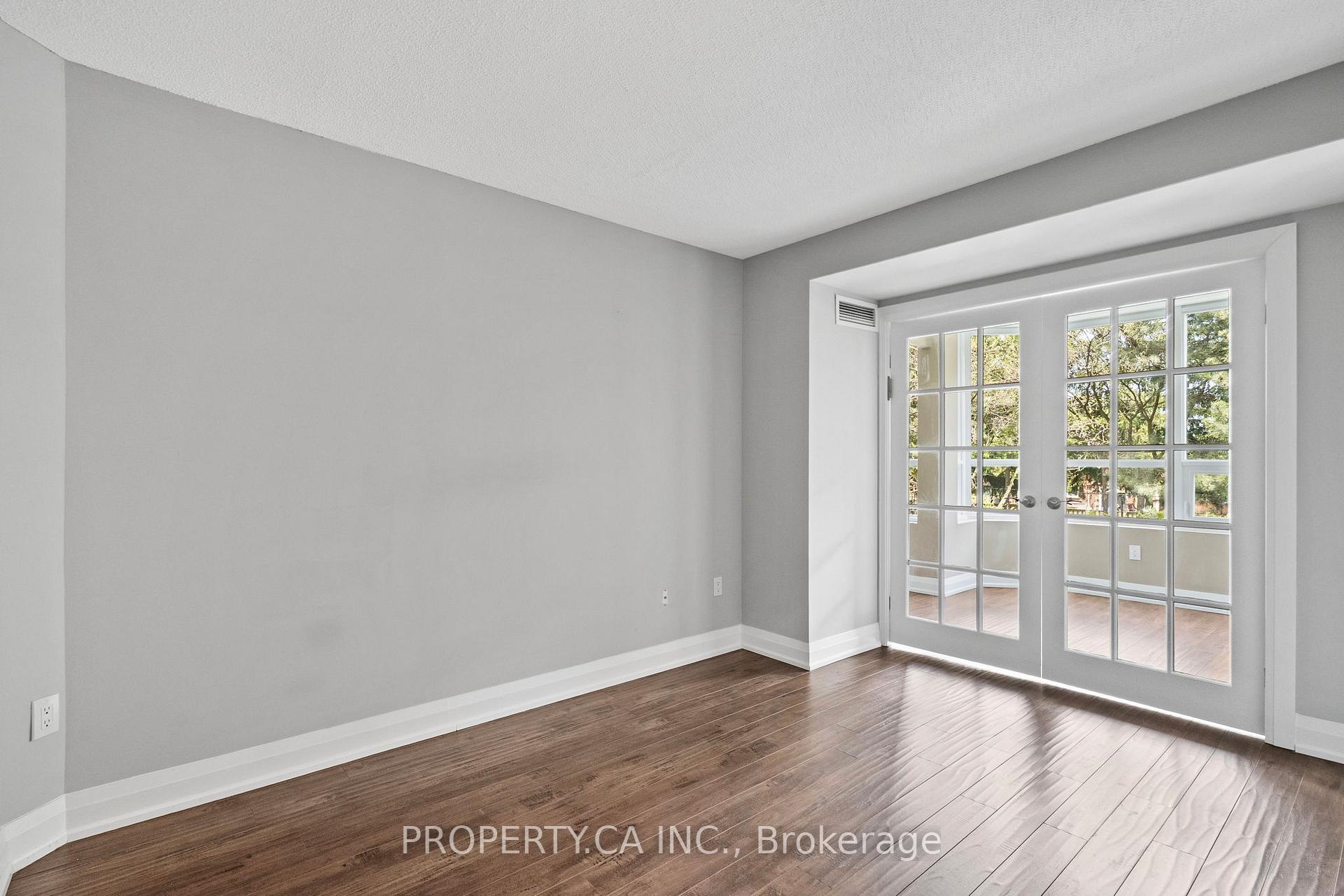 7601 Bathurst Street 101