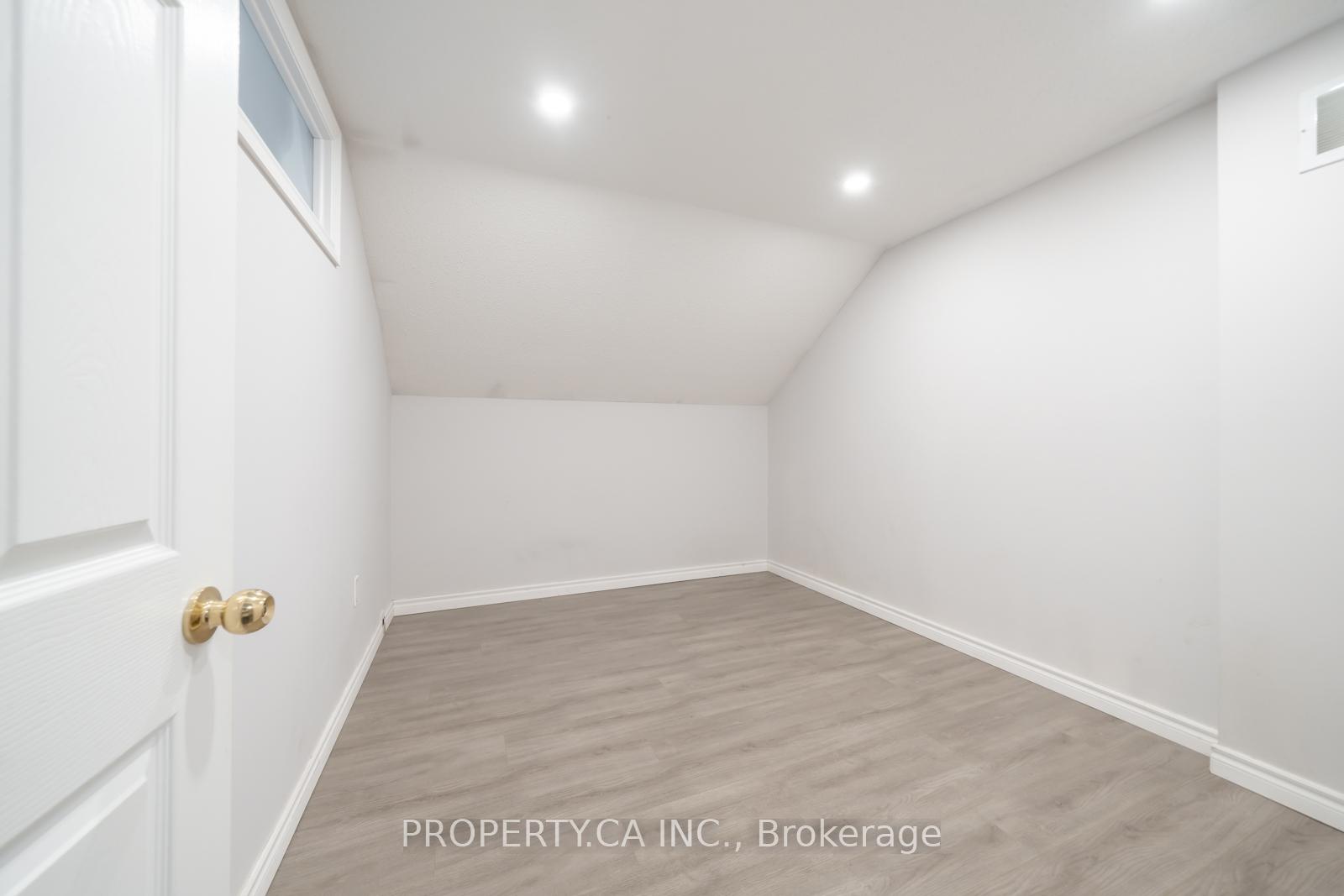 15 Cornell Meadows Avenue A206