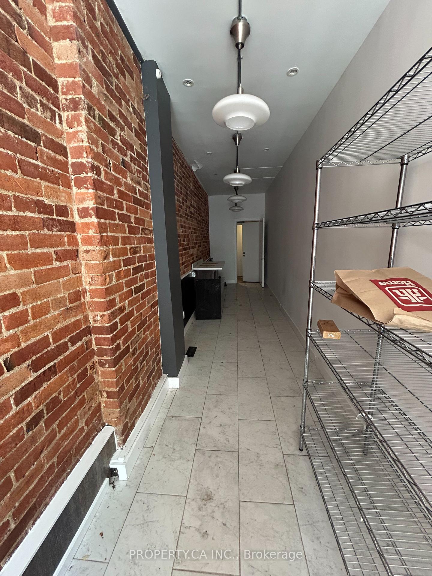 156 Mississauga Street E