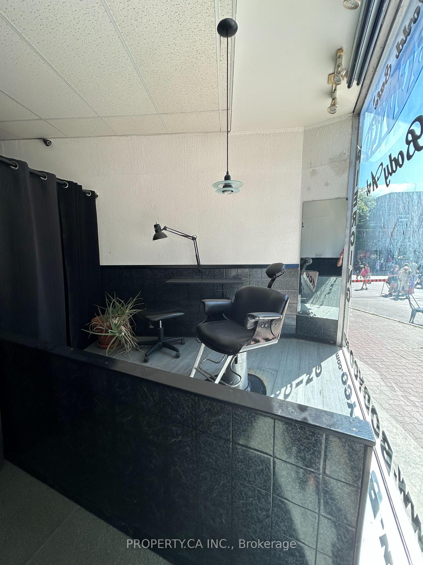 156 Mississauga Street E