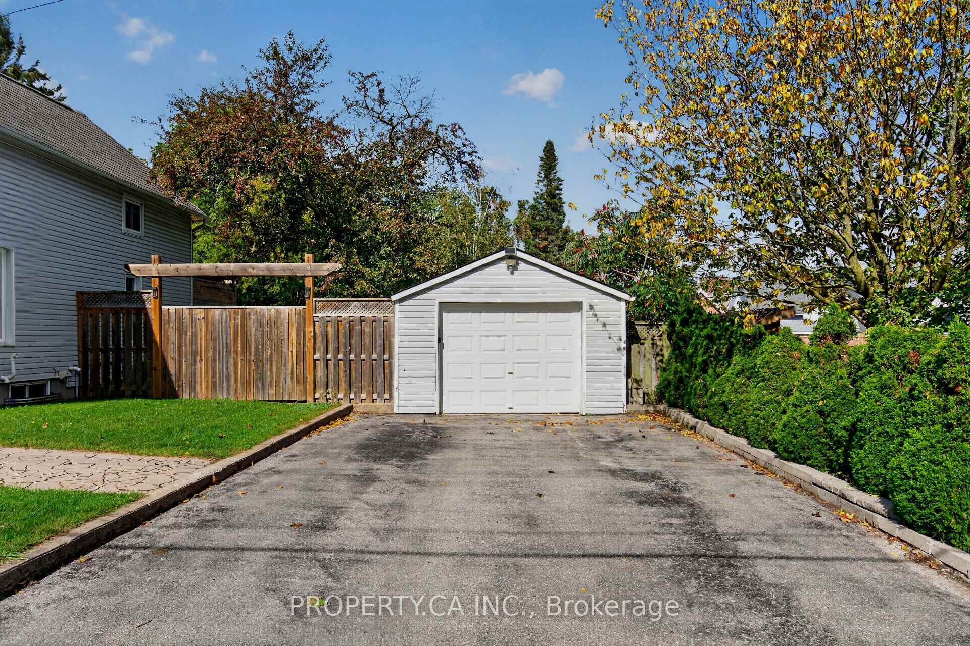 646 Victoria Street