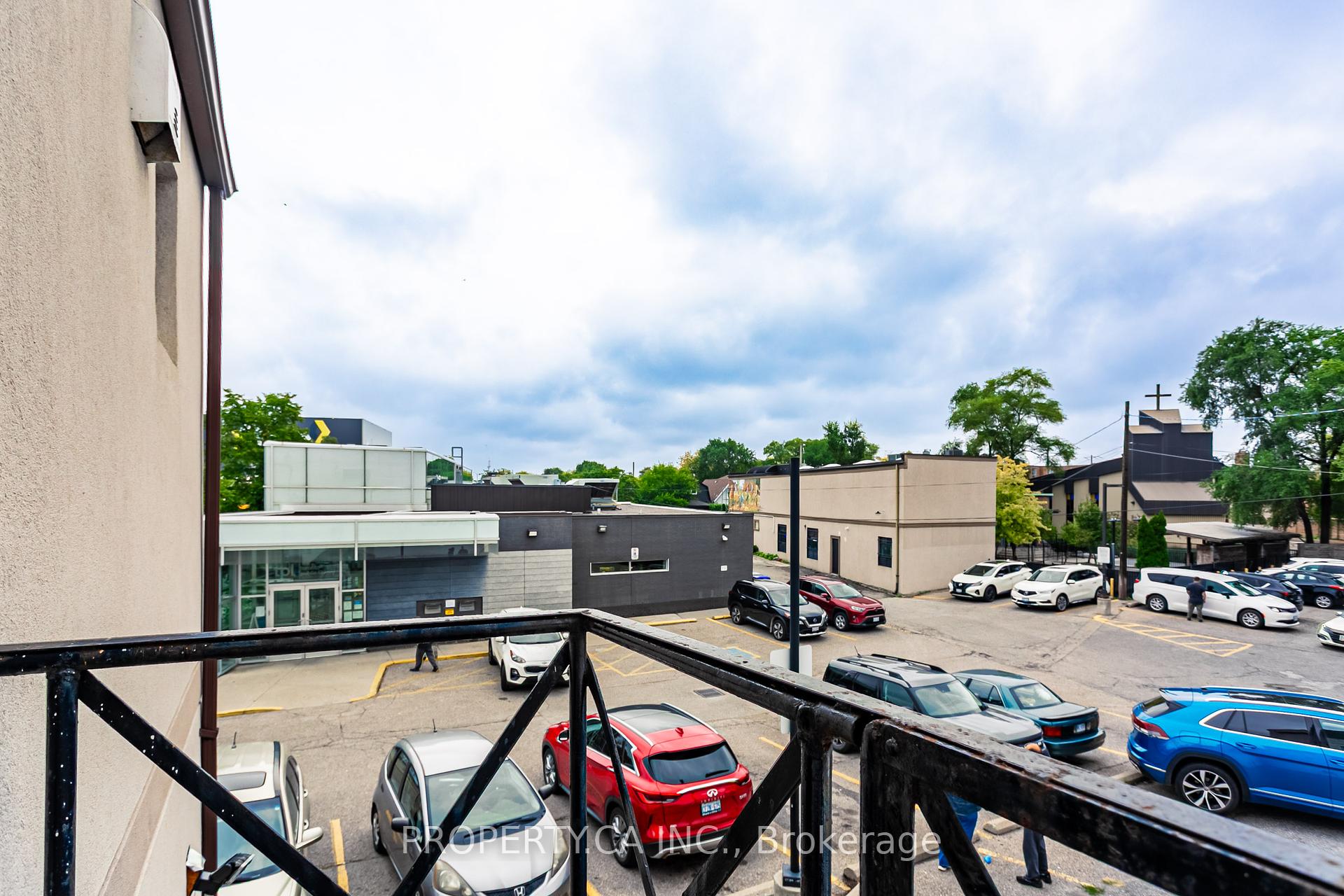 3581a Dundas Street W Second Floor