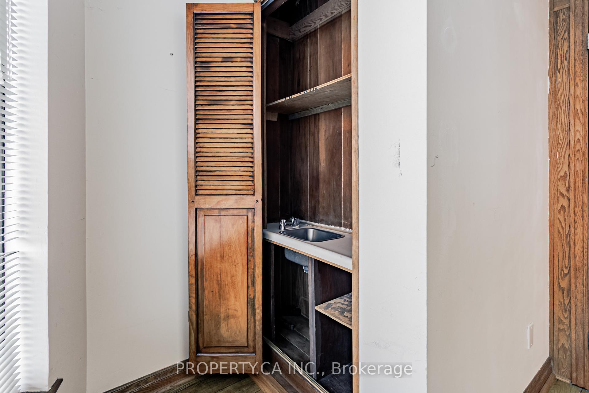 3581a Dundas Street W Second Floor